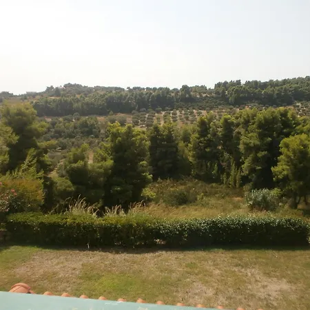Stone 3-bed 3-storey 700m From Sunset Semesterbostad