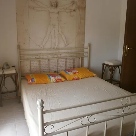 Semesterbostad Stone 3-bed 3-storey 700m From Sunset *