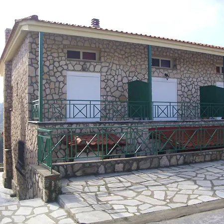 Stone 3-bed 3-storey 700m From Sunset Semesterbostad